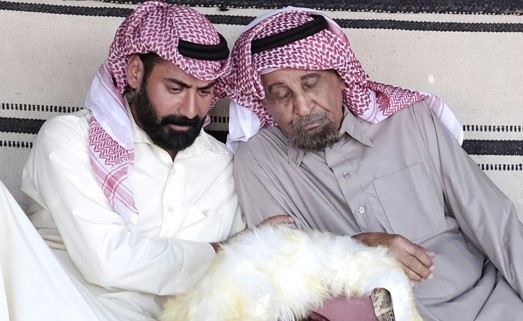 هدب عيني حكاية من زمن لا يغيب