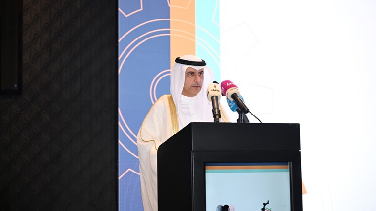 ممثل صاحب السمو أمير البلاد الشيخ مشعل الأحمد وزير الدولة للشؤون الاقتصادية والاستثمار وزير التجارة والصناعة بالوكالة عبدالعزيز المرزوق ملقيا كلمته