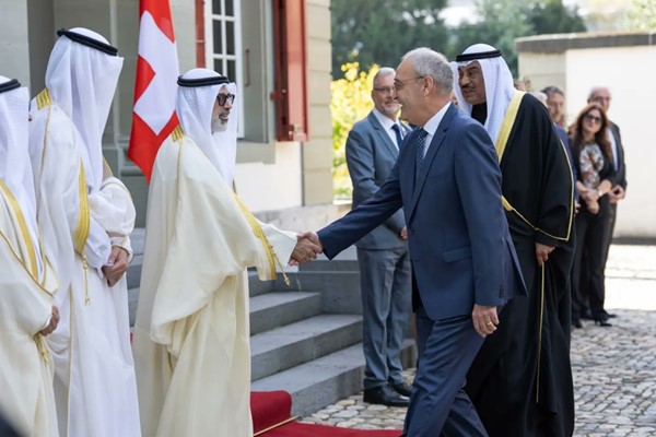 ولي العهد التقى رئيس الاتحاد السويسري بقصر لون في مراسم استقبال رسمية لسموه