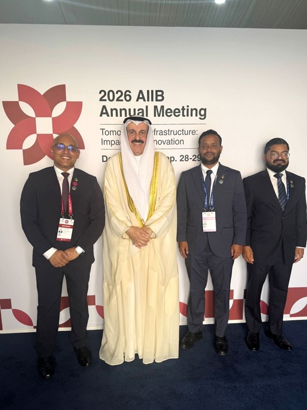 وزير المالية د.يعقوب الرفاعي مع ممثلي الجهات العامة في جمهورية المالديڤ