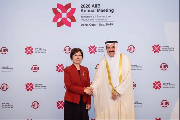 وزير المالية يلتقي برئيس البنك الآسيوي للاستثمار في البنية التحتية زو جيابي