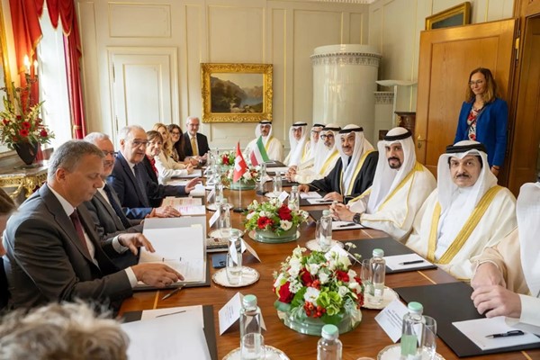  سمو ولي العهد الشيخ صباح الخالد والرئيس غي بارميلان رئيس الاتحاد السويسري يترأسان جلسة المباحثات الرسمية بين الكويت وسويسرا