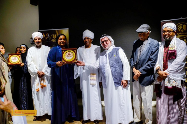 تكريم الفنانة إسلام المبارك في جدة