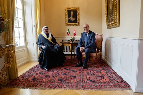  سمو ولي العهد الشيخ صباح الخالد خلال اللقاء مع رئيس الاتحاد السويسري غي بارميلان 