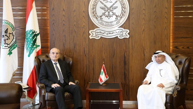 وزير الدفاع الوطني اللبناني اللواء ميشال منسى خلال استقباله سفيرنا لدى لبنان محمد سلطان الشارجي