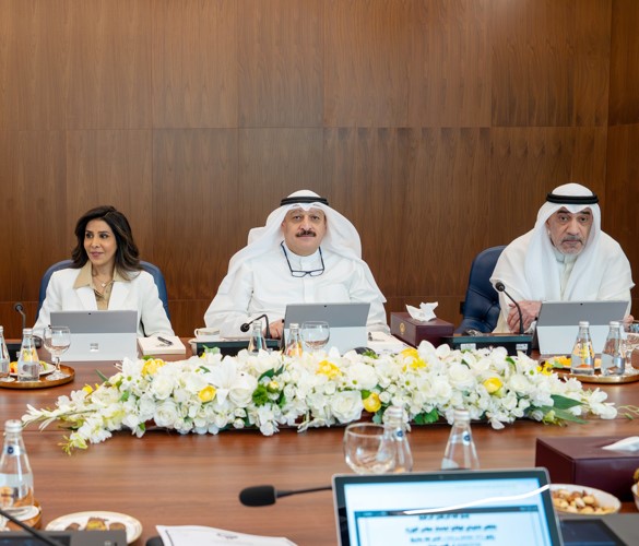 النائب الأول لرئيس الوزراء ووزير الداخلية الشيخ فهد اليوسف ود. أحمد العوضي ود. نورة المشعان