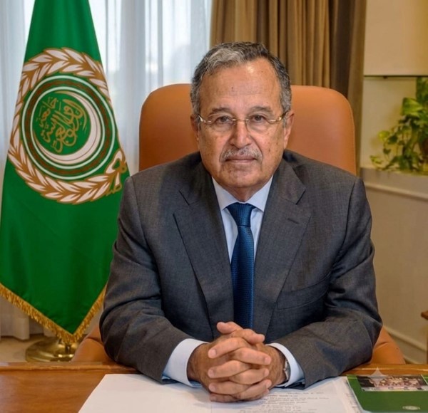 وزير الخارجية بحث مع أمين عام الجامعة العربية تعزيز العمل العربي المشترك ومستجدات المنطقة