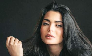 أسماء مشغولة بـ «ميس هناء» و«الفيل على الدرفيل»