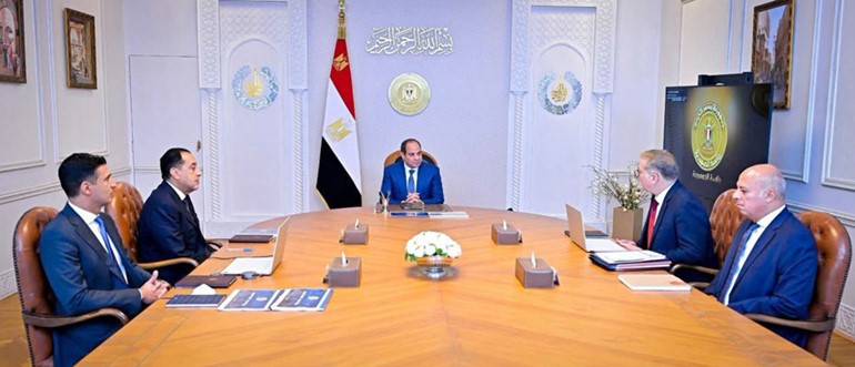 الرئيس عبدالفتاح السيسي خلال اجتماعه برئيس مجلس الوزراء د.مصطفى مدبولي ووزير البترول والثروة المعدنية م.كريم بدوي ووزير الصناعة م.خالد هاشم