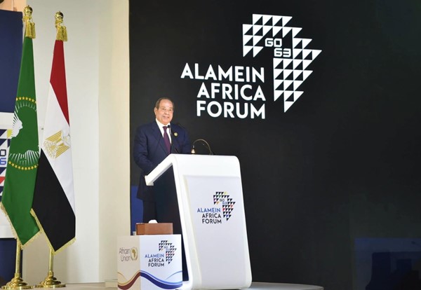 السيسي يفتتح الدورة الأولى لمنتدى «العلمين - أفريقيا للأعمال»: العالم يشهد أزمات تتشابك فيها التوترات الجيوسياسية مع التحديات التنموية