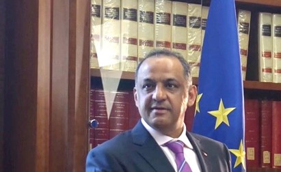 وكيل وزارة الداخلية اللواء عبدالوهاب الوهيب مع مدير الأمن العام الإيطالي المحافظ بيتوريو بيساني