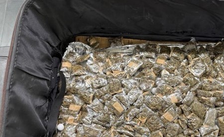 جمارك المطار تحبط تهريب 1.763 كغم «ماريغوانا» و10 غرامات هيروين وحشيش