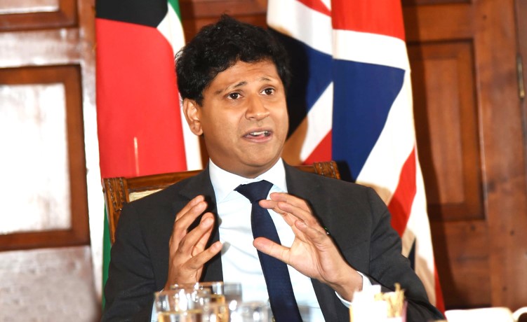 السفير البريطاني ملتزمون بأمن الكويت واستقرارها والتعاون الدفاعي بين البلدين مستمر