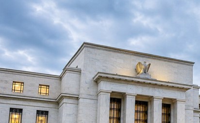 تباطؤ التوظيف الأميركي يعزز ترجيحات تثبيت الفائدة في أكتوبر
