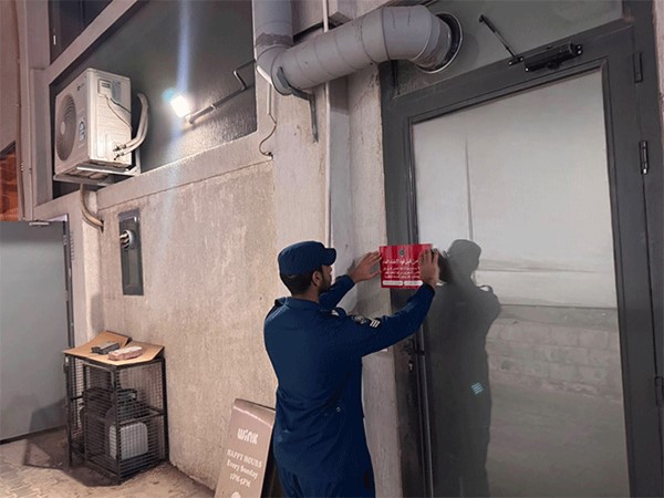«الإطفاء»: إغلاق 34 منشأة مخالفة وإنذار 15 موقعاً في حملة تفتيشية بالفروانية