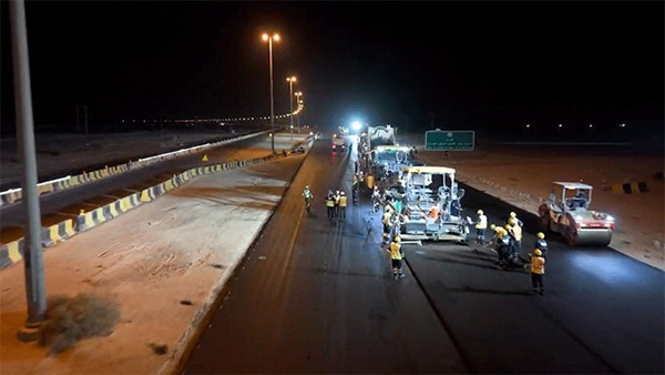 «الأشغال» تواصل أعمال الصيانة الجذرية في 13 طريقاً و42 منطقة بالمحافظات الست