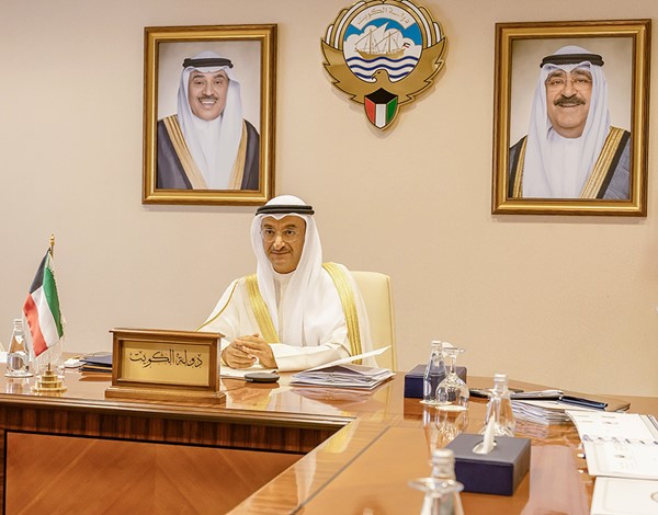الأمين العام لمجلس الوزراء صالح الملا خلال الاجتماع الـ 27 للجنة الوزارية المكلفة بمتابعة تنفيذ القرارات