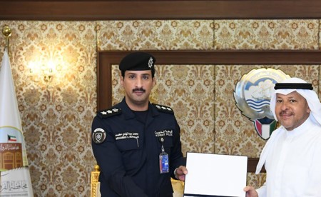 عذبي الناصر يُكرِّم عدداً من ضباط وأفراد إدارة شرطة نجدة الفروانية تقديراً لجهودهم في حفظ الأمن