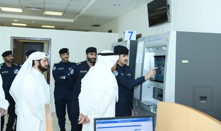 عذبي الناصر يتفقد مركز الهوية الوطنية ومركز قيادة الرابية بمحافظة الفروانية
