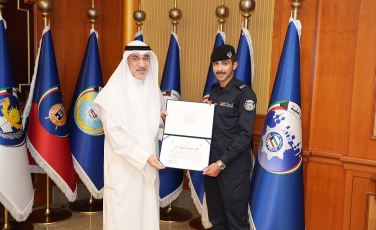 بالفيديو النائب الأول المؤسسة الأمنية تحرص على ترسيخ قيم الإخلاص في العمل والانضباط بأداء الواجب لدى منتسبيها