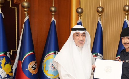 بالفيديو.. النائب الأول: المؤسسة الأمنية تحرص على ترسيخ قيم الإخلاص في العمل والانضباط بأداء الواجب لدى منتسبيها