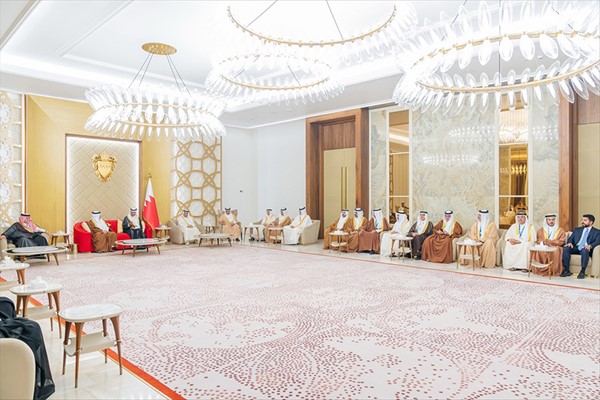 لقاء ولي العهد البحريني رؤساء الوفود المشاركة في منتدى ومعرض «صنع في الخليج2026»