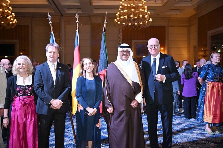 سفير خادم الحرمين الشريفين صاحب السمو الأمير سلطان بن سعد مهنئا سفير ألمانيا د.ديرك روتنبرغ