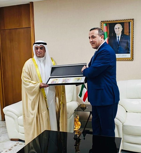 السفير بوشيبه يبحث مع وزير المالية الجزائري سبل تعزيز التعاون الاقتصادي والتجاري