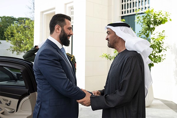 رئيس الإمارات يبحث مع الرئيس السوري العلاقات الثنائية وتطورات المنطقة