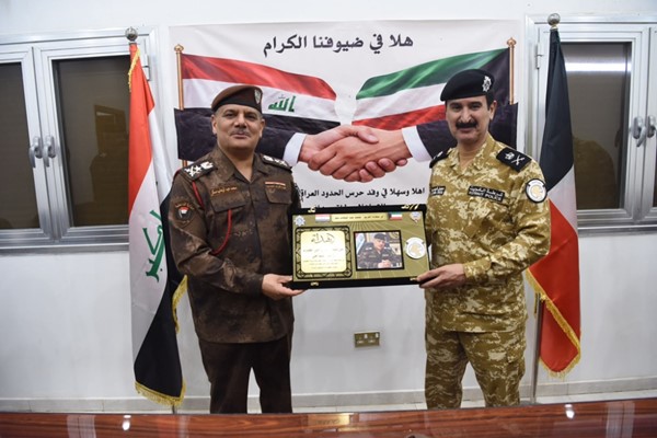 رئيس قطاع أمن الحدود وخفر السواحل اللواء مجبل فهد بن شوق وقائد قوات الحدود العراقية الفريق حقوقي محمد السعيدي