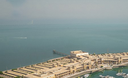 طقس عطلة نهاية الأسبوع مستقر وحار نهاراً ومائل للحرارة ليلاً
