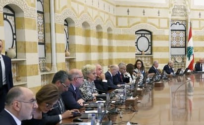 عون يدعو لعودة الاستثمارات الفرنسية ويؤكد أهمية إيجاد صيغة لمرحلة ما بعد «اليونيفيل»