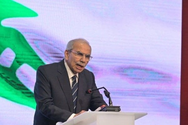 رئيس الوزراء اللبناني د.نواف سلام يلقي كلمة خلال افتتاح "معرض بيروت العربي الدولي للكتاب" في "سي سايد آرينا" واجهة بيروت البحرية