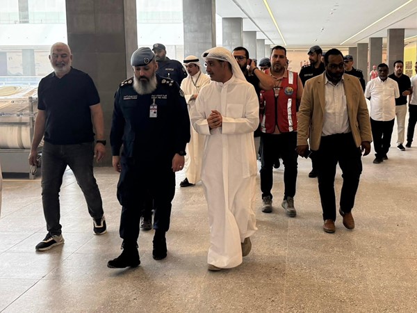قوة الإطفاء العام تقوم بجولة تفقديّة في إحدى المجمعات التجارية