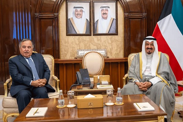 رئيس الوزراء يستقبل الأمين العام للجامعة العربية
