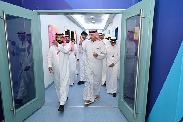 وفد الاتحاد السعودي يتفقد منشآت «السوبر»