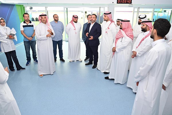 وفد الاتحاد السعودي يتفقد منشآت «السوبر»