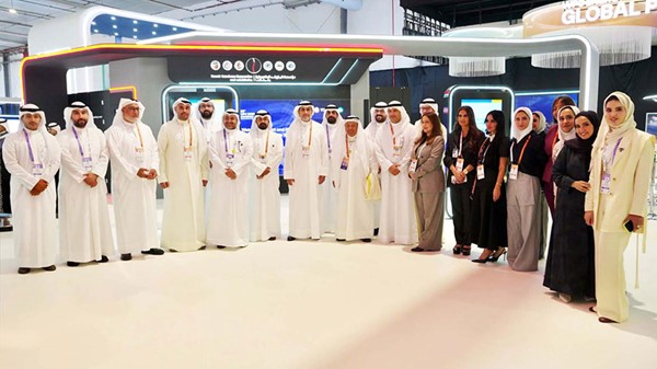 وزير النفط طارق الرومي في صورة جماعية مع وفد مؤسسة البترول الكويتية المشارك في مؤتمر البترول العالمي الـ 25 المنعقد في الرياض