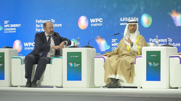 الرئيس التنفيذي لمؤسسة البترول الكويتية الشيخ نواف سعود الصباح خلال جلسة حوارية ضمن أعمال مؤتمر البترول العالمي الـ25 في الرياض