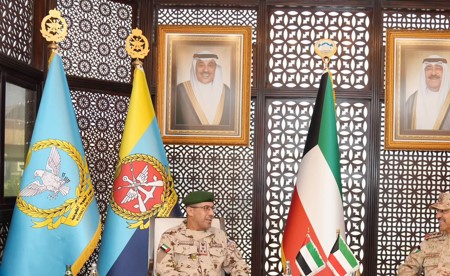 رئيس الأركان بحث مع قائد سلاح الإشارة بدولة الإمارات تعزيز التعاون العسكري