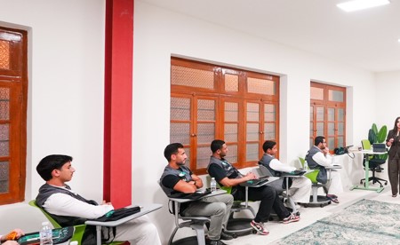 كلية الكويت التقنية (ktech) تثري الخبرات العملية لطلبتها من خلال مشاركتهم في برنامج «المؤثر +» مع أكاديمية لابا لوياك