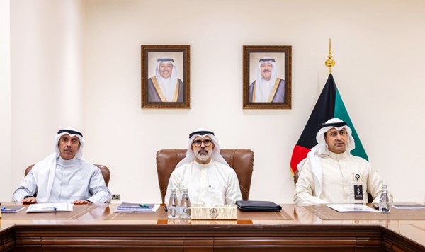 وزير الخارجية الشيخ جراح الجابر مترئسا اجتماع لجنة الحدود بحضور نائب وزير الخارجية السفير حمد المشعان ووكيل وزارة النفط الشيخ د. نمر فهد المالك