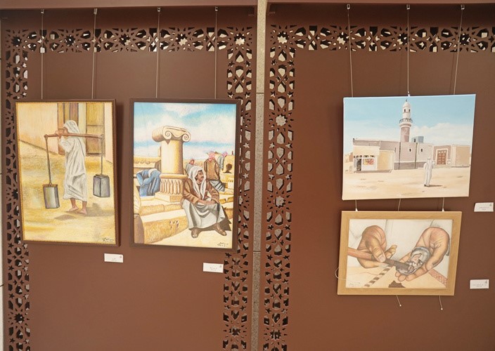 الفنان حسن بهدهي يتحدى الإعاقة بـ 65 لوحة توثق التراث الكويتي في معرضه التشكيلي الأول