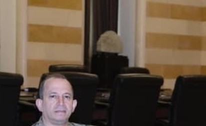 سلام با فرمانده هیکل درباره ضرورت افشای دخیلان در عملیاتهای قاچاق مواد منفجره و ارجاع آنها به دادگاه بحث کرد
