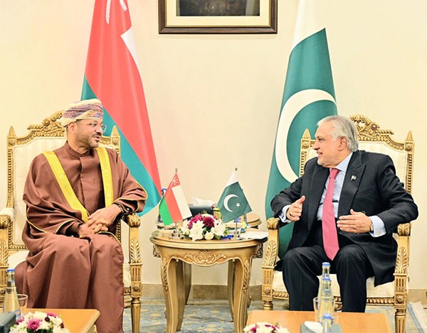 وزيرا خارجية باكستان وسلطنة عمان يبحثان التطورات الإقليمية