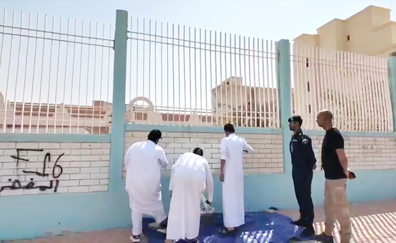 بالفيديو بتوجيهات النائب الأول ضبط عابث بجدار مدرسة وإلزام ذويه بإعادة طلائه