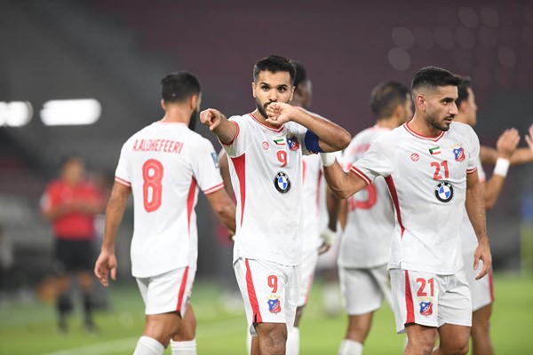  لاعب الكويت فيصل زايد يحتفل بالهدف الاول ( هاني الشمري )