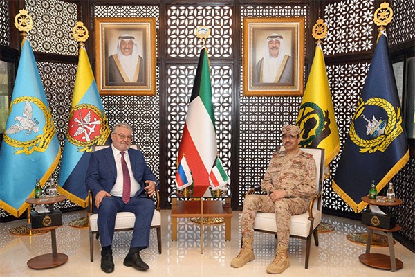 رئيس «الأركان» يبحث مع مسؤول عسكري روسي موضوعات مشتركة