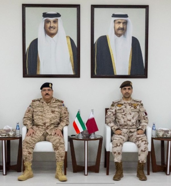 رئيس هيئة الخدمة الوطنية العسكرية العميد الركن نايف فالح العازمي مع رئيس الأكاديمية العميد الركن سالم مسعود الأحبابي