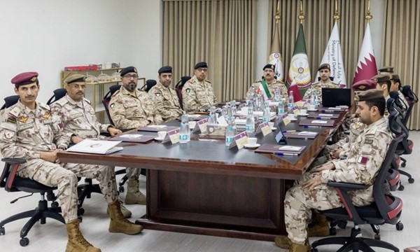 رئيس هيئة الخدمة الوطنية العسكرية العميد الركن نايف فالح العازمي خلال زيارة أكاديمية الخدمة الوطنية في دولة قطر